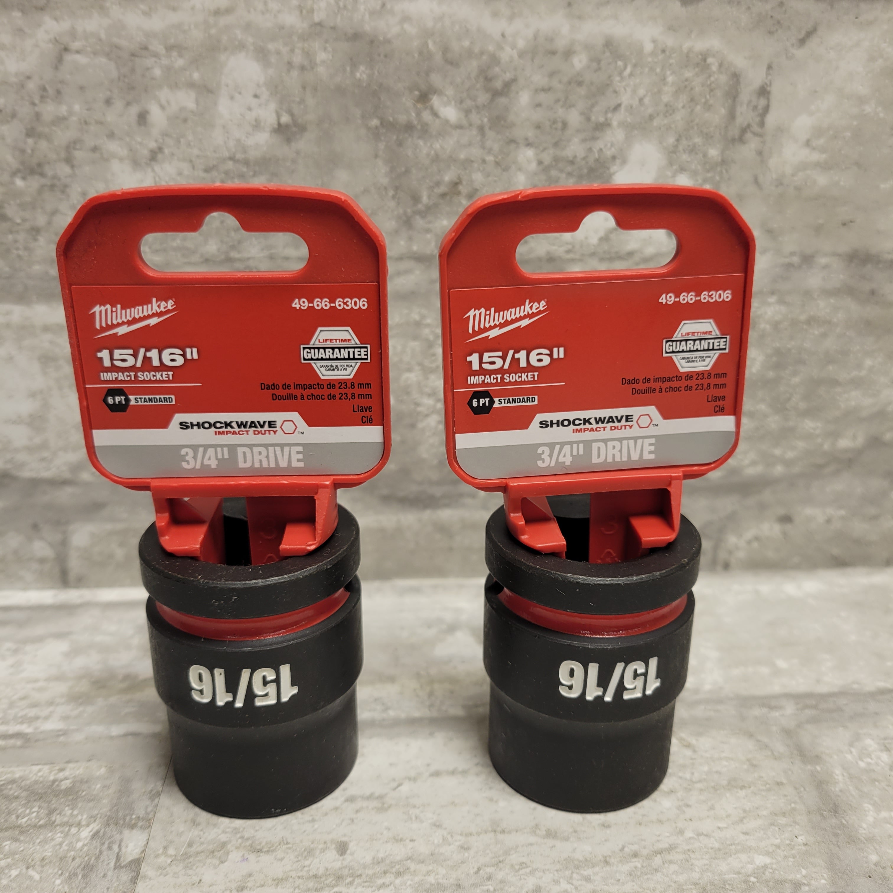 Milwaukee SHOCKWAVE Impact Duty 3/4 Drive 15/16 Standard 6 Point Socket, 2 Pack (8132133126382)